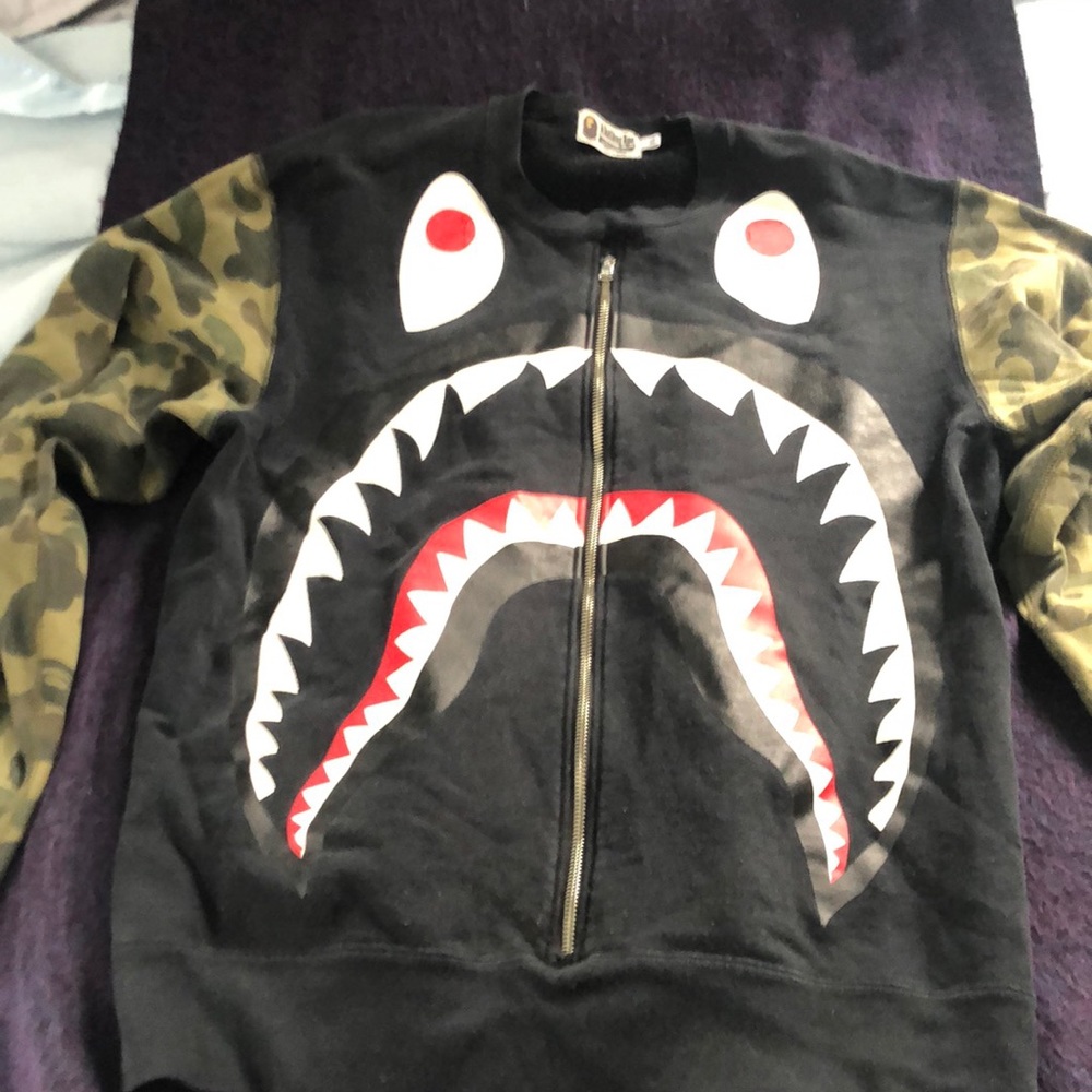 Sweatshirt